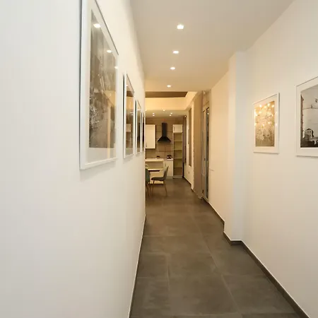 Delia Rooms&gallery Bed & Breakfast 4*