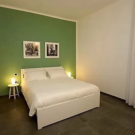 Delia & Gallery 4*