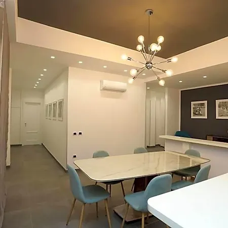 Delia & Gallery נאפולי