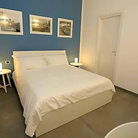 Delia & Gallery נאפולי