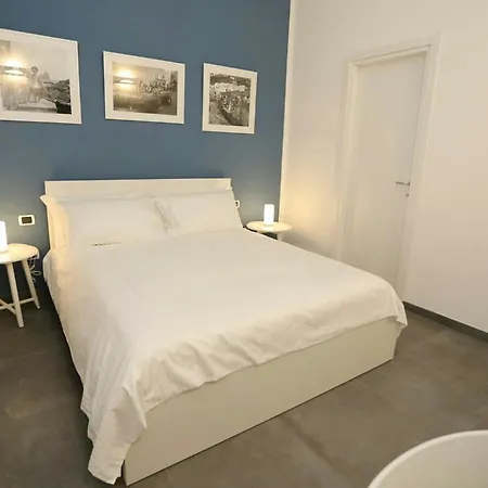 Delia Rooms&gallery
