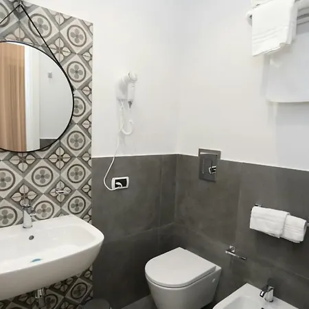 Delia Rooms&gallery Bed & Breakfast 4*