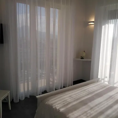 Delia Rooms&gallery