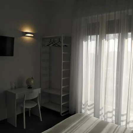 Delia Rooms&gallery